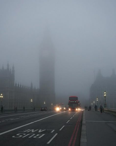 An incredible fog descended on London over night, expertly caught by @dimitar_hr.  BigBen, Westminister Bridge. November 2, 2015. Big Ben Clock, London Dreams, Foggy Day, Living In London, London Aesthetic, Surf Lifestyle, City Of London, London Town, London Calling