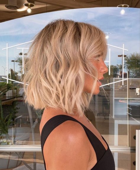 Off The Shoulder Haircut, Short Blonde Hair Summer, Wavy Short Blonde Hair, Blonde Bob Thick Hair, Shoulder Length Blonde Hair Straight, Short Bob Blonde Balayage, Short Lived In Blonde Hair, Short Hair Cuts Blonde, Blond Shoulder Length Hair