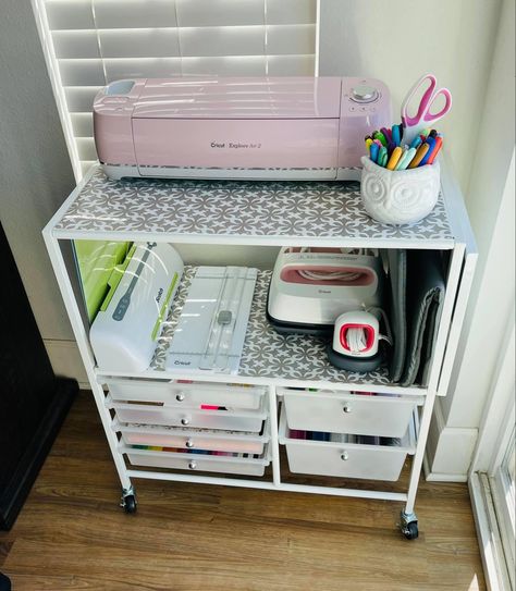 Small Craft Station, Cricut Work Cart, Closet Cricut Station, Cricut Maker Organization, Cricut And Printer Storage, Cricut Cart Organization, Crafting Corner Ideas Small Spaces, Cricut Space Organization, Cricut Storage Ideas Organizing