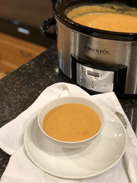 Crock Pot Carrot Soup Carrot Soup Slow Cooker, Crock Pot Carrot Soup, Carrot Soup Crockpot, Carrot Soup Easy, Crockpot Carrots, Carrots Slow Cooker, Roasted Carrot Soup, Carrot Soup Recipes, Slow Cooker Roast