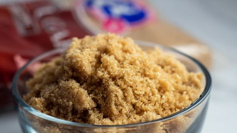 Best Brown Sugar Substitute (Make Quick & Easy Swaps While Baking!) Rainy Day Foods, Brown Sugar Body Scrub, Rainy Day Recipes, Easy Diy Beauty Products, Brown Sugar Scrub, Ginger Snap Cookies, Sugar Substitute, Sugar Body Scrub, Sugar Body