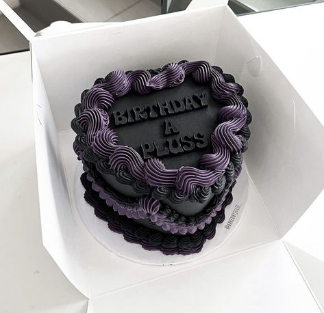 Black And Purple Heart Cake, Dark Purple Birthday Cake, Black And Purple Birthday Cake, Purple Black Cake, Purple Halloween Cake, Dark Purple Cake, Purple And Black Cake, Purple Vintage Cake, Purple Heart Cake