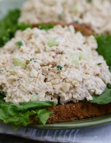 "Tofuna" - tuna-style tofu sandwich spread Easy Tuna Salad Sandwich, Vegan Spreads, Sandwich Spread Recipes, Easy Tuna Salad, Classic Tuna Salad, Tofu Sandwich, Salmon Salad Recipes, Vegan Sandwiches, Tuna Salad Sandwich