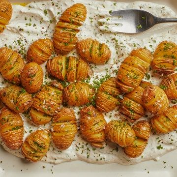 Thanksgiving Potatoes Recipes, Homemade Onion Dip, Potato Poppers, Homemade Sour Cream, Oven Roasted Potatoes, Hasselback Potatoes, Sour Cream Sauce, Yukon Gold, Sour Cream And Onion