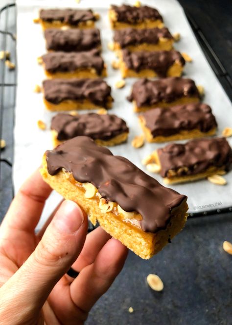 HEALTHY SNICKERS PROTEIN BARS – No Excuses Nutrition Snickers Protein Bar, Snickers Protein, Healthy Snickers, Sugar Free Pancake Syrup, Snickers Candy Bar, Vegan Protein Bars, Protein Bars Homemade, Extra Protein, Snickers Bar