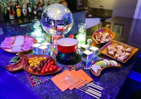 GREAT IDEAS TO CREATE A 70s THEMED, FONDUE DINNER PARTY! Themed Dinner Party Ideas, 70’s Theme Party, 70s Birthday Party Ideas, Fondue Dinner Party, 70s Dinner Party, Soul Train Party, 70s Food, Fondue Dinner, Themed Dinner Party