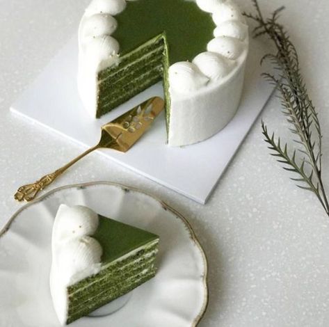 Matcha Cake, Mint Green Aesthetic, Gateaux Cake, Think Food, Greens Recipe, Matcha Green Tea, Pretty Cakes, Cute Cakes, Cafe Food