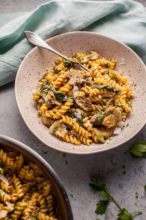 Pumpkin, mushroom, and spinach pasta is a healthy, comforting, and filling vegetarian fall dish. Pumpkin Pasta Recipes, Mushroom And Spinach Pasta, Autumn Pasta Recipes, Pumpkin Pasta Recipe, Pumpkin Mushroom, Easy Fall Dinners, Fall Pasta, Comfort Pasta, Pumpkin Risotto