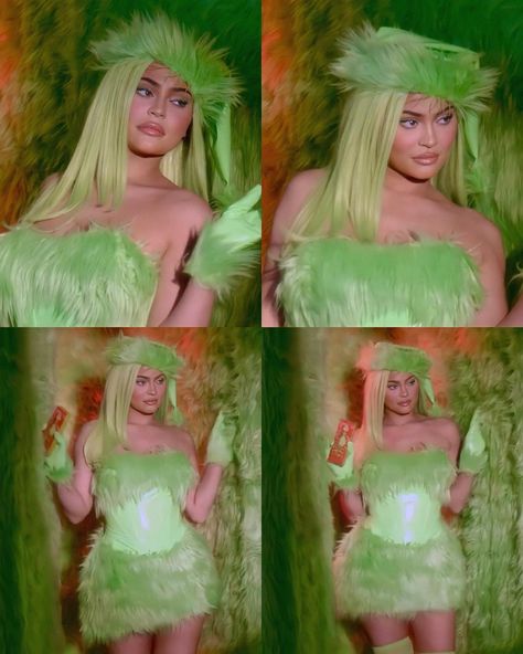 Kylie Cosmetics Holiday Collection, Grinch Outfit, Kylie Jenner Daily, Christmas Editorial, Grinch Costumes, Grinch Party, Winter Wonderland Baby Shower, Kylie J, Kylie Jenner Makeup