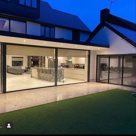 Modern New Build House Uk, Modern House Exterior Uk, Modern House Uk, Uk House Exterior, Dream House Outside, Luxury Homes Dream Houses Exterior, Small Theatre Room, Aesthetic Work Desk, Room Inspo Aesthetic