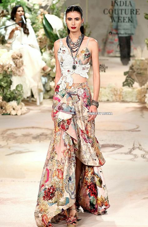 Varun Bahl - India 🇮🇳 Dolly J, Varun Bahl, Royalty Aesthetic, Indian Couture, Indian Clothes, Couture Week, Indian Fashion Dresses, Indian Style, Indian Outfits