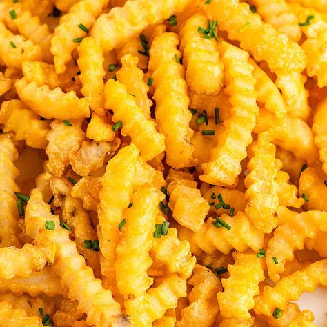 How to cook frozen French fries in the air fryer Fries In The Air Fryer, Frozen Fries, Fries At Home, Crinkle Fries, Crinkle Cut Fries, Pasta Chips, Frozen French Fries, Creamy Dip, Eat Right