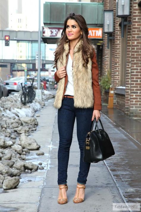 Top 10 Faux Fur Ideas Fur Vest Outfits, Basic Fashion, Vest Outfits, Fur Vest, Fall Fashion Outfits, Outfits Casual, Brunettes, Winter Looks, Fall Winter Outfits