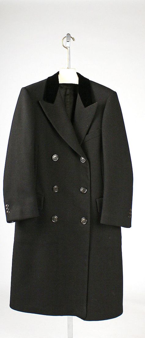 Chesterfield Coat: A coat named after the sixth Earl of chesterfield  that was either single or double chested with no waistline seam, a short vent in the back and no side pleats with a velvet collar Suit Overcoat, January Fashion, Promenade Dress, Fashion Terminology, Chesterfield Coat, Defined Waist, Trench Coat Men, 60 Fashion, Collared Coat