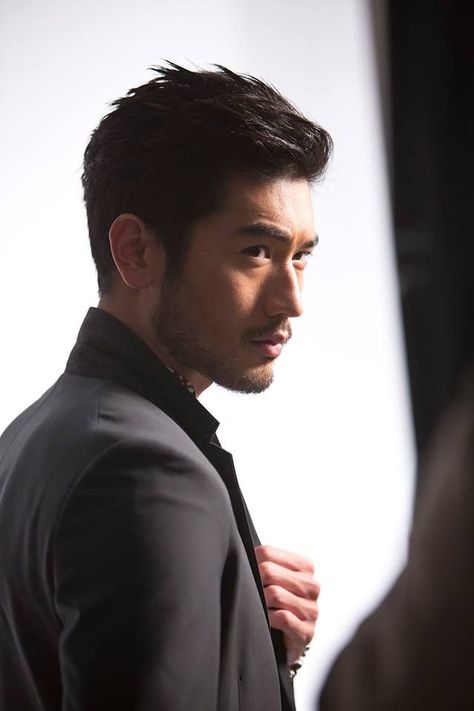 Haircut Korean, Undercut Curly Hair, Godfrey Gao, Bangs Ideas, Ideas Haircut, Undercut Men, Asian Haircut, Asian Men Hairstyle, Hollywood Hair