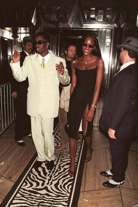 Naomi Campbell in a black dress and sandals at a party for Janet Jackson in 1997 alongside Diddy.#90soutfits #90sfashion #naomicampbell #naomicampbell90s #blackdress Puff Daddy 90s, Naomi Campbell Style, Naomi Campbell 90s, Naomi Campbell Walk, Dress And Sandals, 90’s Outfits, 90s Icons, Runway Moments, 90s Era