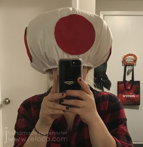 Super Mario Bros Toad Hat (Head) DIY How To Make A Toad Hat, Diy Toad Hat, Toad Costume Diy Women, Super Mario Bros Toad, Tube Too, Toad Costume, Mario Costume, Diy Costumes Women, Colorful Vest