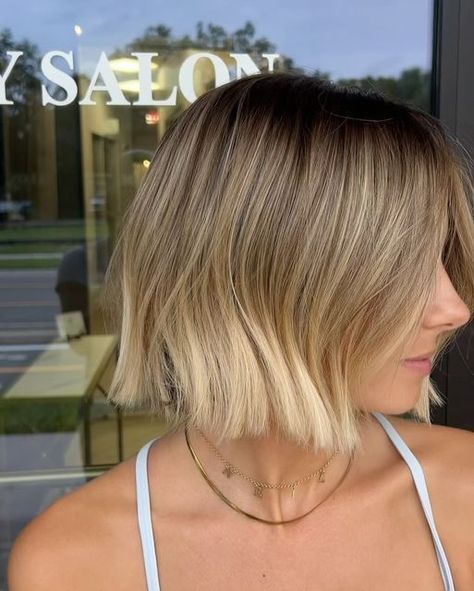 TAMPA HAIRSTYLIST on Instagram: "That blend 🙌🏼🤩   #livedinhair #livedinhaircolor #livedinblonde #livedincolor #blonde #blendedbalayage #balayage #balayagehighlights #rootmelt #rootmeltbalayage #rootblend #blendedblonde #shortblonde #shortblondehair #bob #blondebob #trendinghair #hairinspo #hairstylist #fallhair #fallhaircolor #fallhairtrends #fallhaircolors #fallhairinspo #hairinspiration #hairinspo" Shadowed Root Blonde, Blonde Hair Dark Roots Short, Blonde Dark Eyebrows, Blonde With Smudged Roots, Shadow Root Blonde Short Bob, Dark Blonde Balayage Short, Bob With Babylights, Blonde Hair Root Smudge, Dark Roots Blonde Hair Balayage