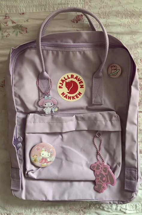 Fjallraven Kanken Backpack Aesthetic, Fjallraven Kanken Aesthetic, Mochila Fjallraven Kanken, Kipling Backpack, Stylish School Bags, School Bag Essentials, Aesthetic Backpack, Kawaii School Supplies, Inside My Bag