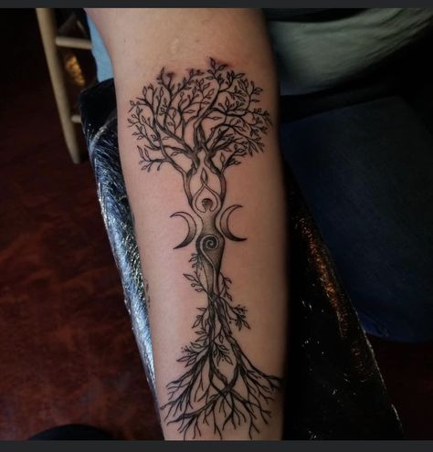 Tattoo Bein Frau, Wicca Tattoo, Pagan Tattoo, Wiccan Tattoos, Mother Nature Tattoos, Mystical Tattoos, Pretty Tattoos For Women, Spiritual Tattoos, Hand Tattoos For Guys