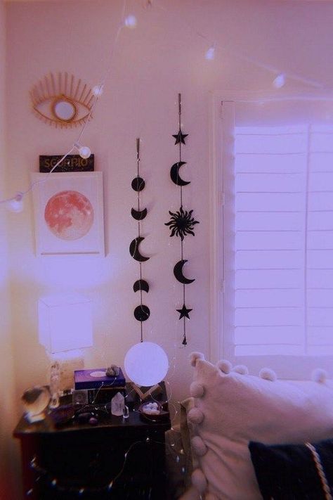 Diy Moon, Blue Halloween, Vintage Bedroom Decor, Decorations Bedroom, Diy Wand, Dorm Room Inspiration, Teen Room Decor, Vintage Bedroom, Teen Bedroom Decor