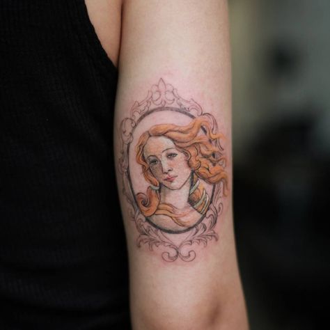 The Birth of Venus inspired tattoo on the back of the right arm. Birth Of Venus Tattoo, Tattoo On The Back, Venus Tattoo, Small Sister Tattoos, Tattoo Black And White, Small Tattoo Placement, Birth Of Venus, Mythology Tattoos, Small Wrist Tattoos