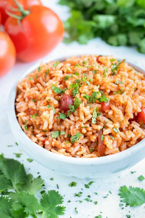 This simple Instant Pot Mexican Rice recipe is so easy to make and is seriously just as good as the rice at your favorite Mexican restaurant! Fluffy rice and flavorful salsa come together in your pressure cooker for a quick and easy side dish any day of the week. Pair it with your favorite Mexican dinners like tacos, enchiladas, or fajitas for a fabulous meal! Instant Pot Mongolian Beef, Greek Yogurt Bites, Instant Pot Mexican Rice, Chipotle Bowls, Mexican Sides, Instant Pot Dump, Beef Instant Pot, Easy Summer Dinner Recipes, Mexican Rice Recipe