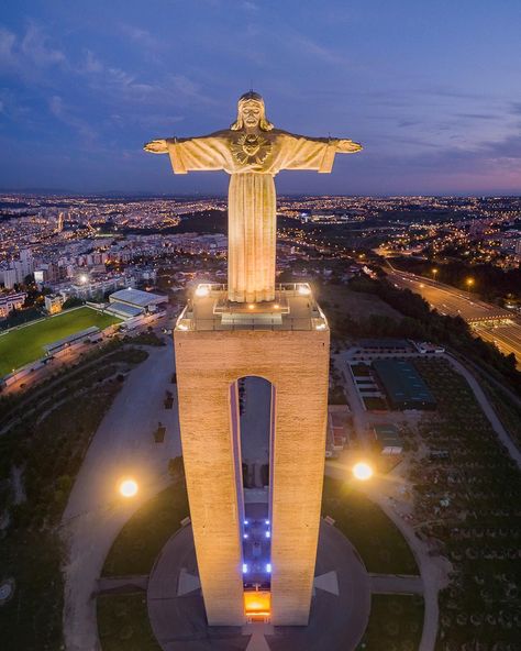 Cristo Rei (Crist the King) Almada Lisbon Portugal. (C) Joel Santos - www.joelsantos.net South America History, Portugal Country, Proverbs 2, French Flashcards, Jesus Statue, Portuguese Culture, Christian Things, Visit Portugal, Travel Wishlist