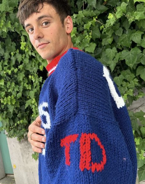 Nails Celebrity, Character Ideas Male, Knitting A Sweater, Gymnastics Olympics, Boys Celebrity, Celebrity Boys, Celebrity Art Drawings, Paris Olympics 2024, Celebrity Film