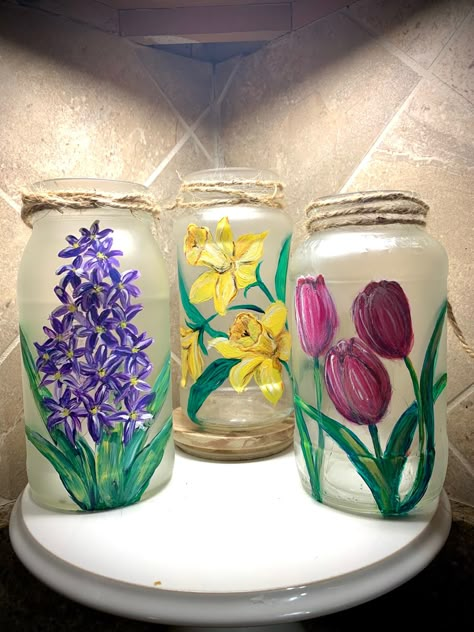 Painted Glass Jars Diy, Hand Painted Jars, Jar Painting Ideas Cute Easy, Painting Jars Ideas, Jar Art Paint, Painted Jars Aesthetic, Painted Glass Jars, Painting Jars, Glass Bottle Diy Projects