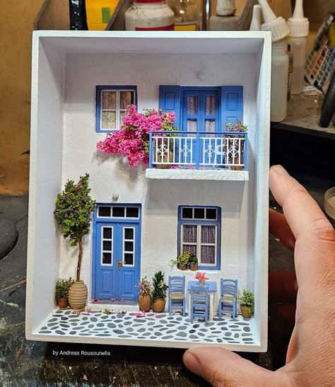 Greek house Mini House Craft Diy, Mini Houses Diy, Diorama House, Room Box Miniatures, Wood Art Diy, Bookshelf Art, Cardboard Box Crafts, Mini Houses, Greek House