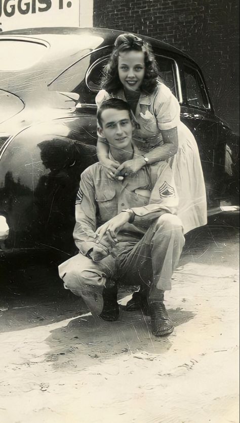 1940s Couple, Mexican Romance, 50s Couple, 1930s Photos, Old Relationship, 50’s Aesthetic, 40s Aesthetic, 1950s Love, 1940s Aesthetic