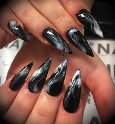 Theodora Ongles Goth, Dark Nail Designs, Witchy Nails, Stiletto Nail Art, Black Acrylic Nails, Gothic Nails, Galaxy Nails, Goth Nails, Stiletto Nails Designs