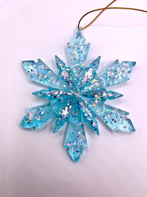 Add some extra sparkle to your Holiday tree with a handmade 4 inch resin snowflake ornament.  Each snowflake is handcrafted  giving each snowflake it's own unique beauty. They are all made of high-transparency epoxy resin to ensure that the inclusions better show the sparkling effect. Because of the handmade nature of our snowflakes, each set will vary slightly in color proportions and sparkle placement. Resin Snowflakes, Agenda Vintage, Resin Ornaments, Handmade Gifts For Her, Snowflake Christmas, Snowflake Ornaments, Unique Beauty, Bts Group, Winter Crafts