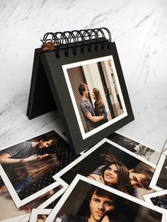 Diy Album Photo, Diy Valentines Day Gifts For Him, Saint Valentin Diy, Polaroid Photo Album, Baby Scrapbook Album, Album Photo Scrapbooking, Anniversaire Diy, Mini Photo Albums, Diy Anniversary