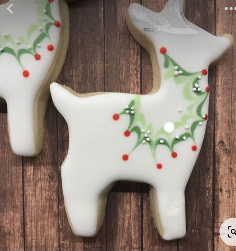 Reindeer Cookies Decorated, Reindeer Sugar Cookies, Quilt Cookies, Christmas Icing, Holiday Baking Gifts, Cookie Board, Winter Cookies, Reindeer Cookies, Sugar Cookie Royal Icing