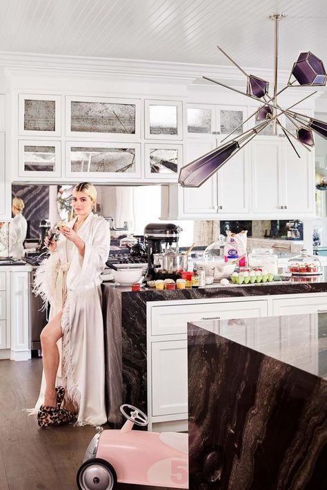 House tour: inside Kylie Jenner's colourful art-filled Los Angeles home - Vogue Australia Kylie Jenner House, Lucite Furniture, Chandelier Large, Jenner House, Gabriel Scott, Martyn Lawrence Bullard, Elegant Chandeliers, Glam Room, Large Chandeliers