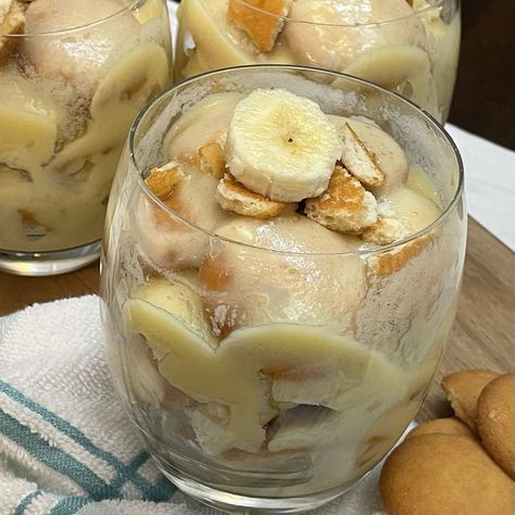 Authentic Southern Banana Pudding Banana Pudding Recipe Easy, Southern Banana Pudding Recipe, Banana Pudding From Scratch, 7up Pound Cake, Southern Banana Pudding, No Bake Banana Pudding, Dessert From Scratch, Banana Pudding Recipe, Homemade Banana Pudding