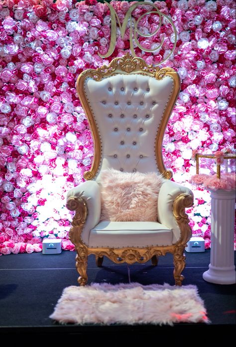 Quince Chair, Sweet Sixteen Themes, Female Carpenter, Studio Background Ideas, Princess Chair, Jeep Images, Birthday Chair, Golden Chair, Queen Chair