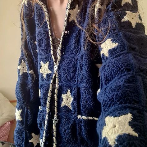 Crocheted a star jumper based on the one on pinterest and tiktok #crochet #tutorial Star Shirt Crochet, Star Sweater Crochet Pattern, Evil Eye Crochet Sweater, Crochet Star Jumper, Crochet Star Sweater, Chunky Sweater Stars, Tiktok Crochet, Crochet Journal, Star Jumper