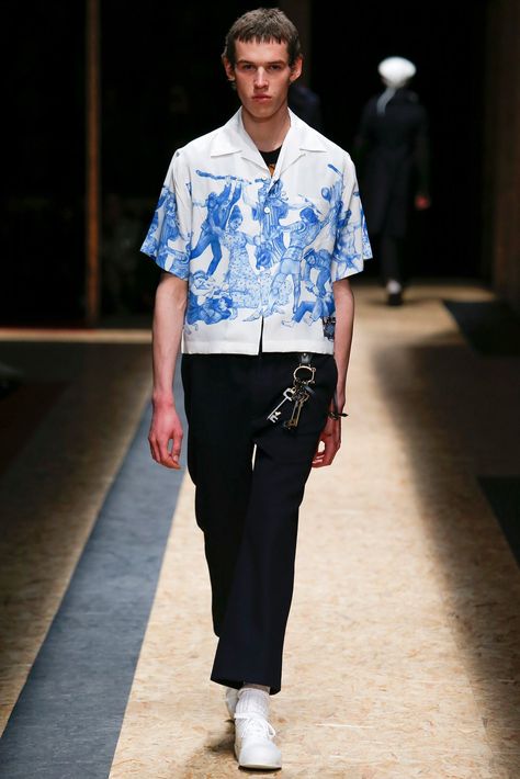 Prada Menswear, Prada Shirt, Menswear Runway, 2016 Menswear, Fashion Menswear, Menswear Fashion, Prada Men, Mens Fall, Fall 2016