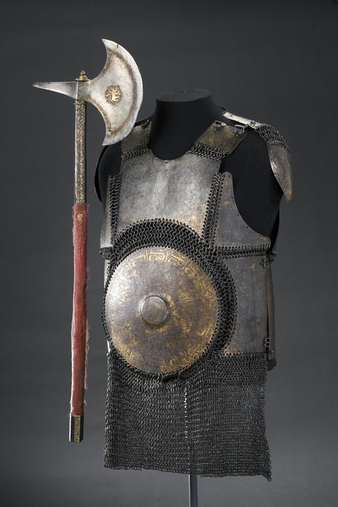 Russian zertsalo (mirror) armor, 17th century, and axe, during the 16th century Cossaks adopted plate armor in the style of the Ottoman krug armor, The Royal Armoury, Stockholm. Ancient Armor, Historical Objects, Historical Armor, Russian History, Arm Armor, Medieval Armor, Fantasy Armor, Body Armor, Ottoman Empire