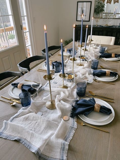 Simple/chic Hanukkah table setting Chanukah Decorations Decorating Ideas, Hanukkah Dinner Table Settings, Shabbat Dinner Table Decor, Jewish Table Setting, Hannukah Table Decorations, Elegant Hanukkah Decor, Channukah Aesthetic, Shabbat Table Setting Ideas, Hanukkah Dinner Party