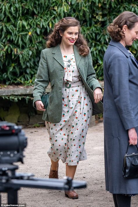 Rachel Shenton, Vintage Capsule Wardrobe, Cottage Lifestyle, Farmer Outfit, Business Wardrobe, 2024 Wardrobe, Farmers Wife, Vintage Housewife, Masterpiece Theater