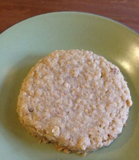 Oat Cakes Nova Scotia, Nova Scotia Oat Cakes, Acadian Food, Tea Buns, Scottish Oat Cakes, Oat Cake Recipes, Newfoundland Recipes, Peanut Butter Oats, Rock Recipes