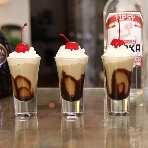 Shot & Shooter Recipes For Any Occasion | Tipsy Bartender Cherry Cocktail Recipes, Fruity Shots, Shots Alcohol Recipes, Vodka Recipes Drinks, Creamy Cocktails, Cherry Vodka, Candy Cocktails, Dessert Shots, Chocolate Cocktails