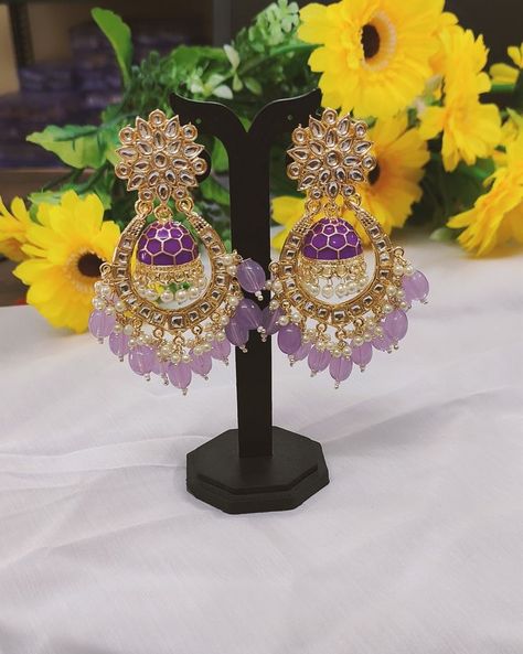 Purple Jhumka, Jhumkas Gold, Prom Vibes, Jumka Earrings, Pakistani Earrings, Jhumka Designs, Traditional Earrings, Kundan Earrings, Purple Earrings