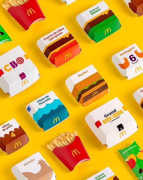 Macdonald Packaging, Burger Packaging Design, Mc Donald Logo, Burger Coaster, Macdonald Food, Fast Food Branding, Fast Food Packaging, Burger Packaging, Food Marketing