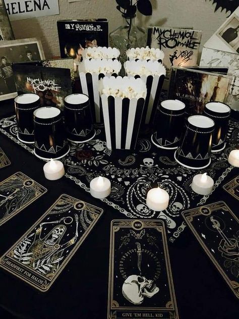 Tarot Party Decorations, Gothic Birthday Ideas, Black Theme Party Birthday Ideas, Punk Party Ideas, Goth Sweet 16 Ideas, My Chemical Romance Birthday Party, Emo Nite Party, Goth Party Theme, Tarot Birthday Party