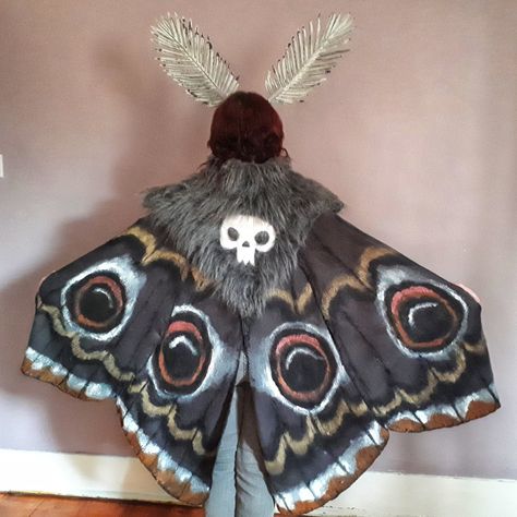 Moth Diy Costume, How To Make Moth Wings, Moth Inspired Makeup, Moth Costume Women, Diy Moth Costume, Mothman Outfit, Moth Inspired Outfit, Diy Moth Wings, Moth Costume Diy